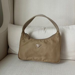 🍯SOLD🍯 PRADA NYLON TESSUTO MINI
HOBO